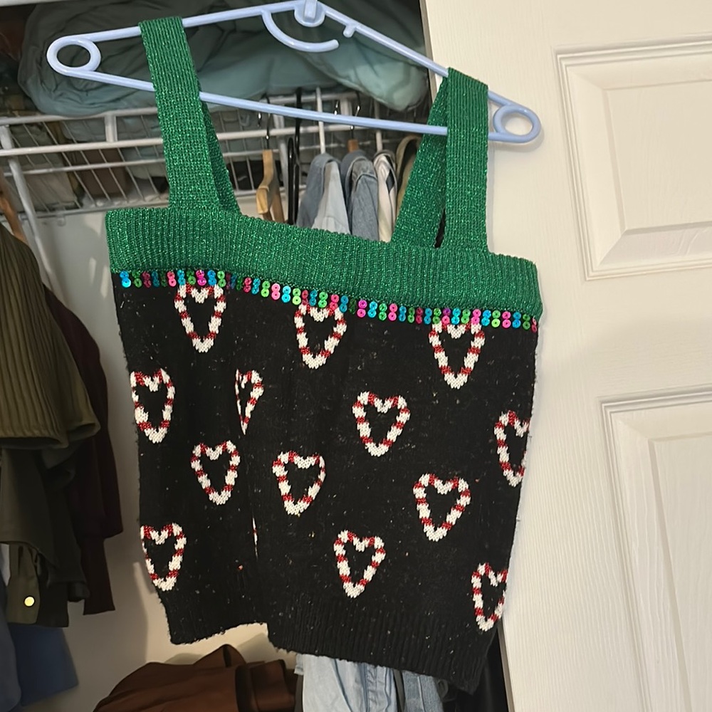 Black and Green light wool top